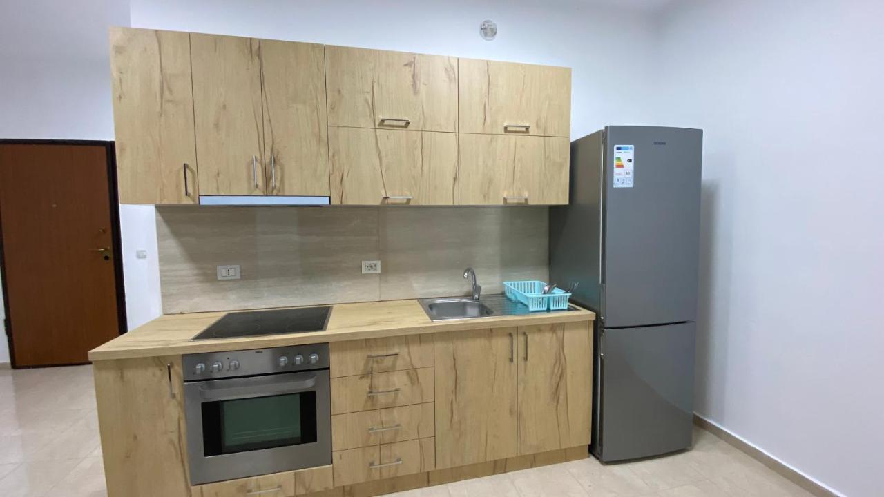 Anna'S Apartament Lushnjë Dış mekan fotoğraf