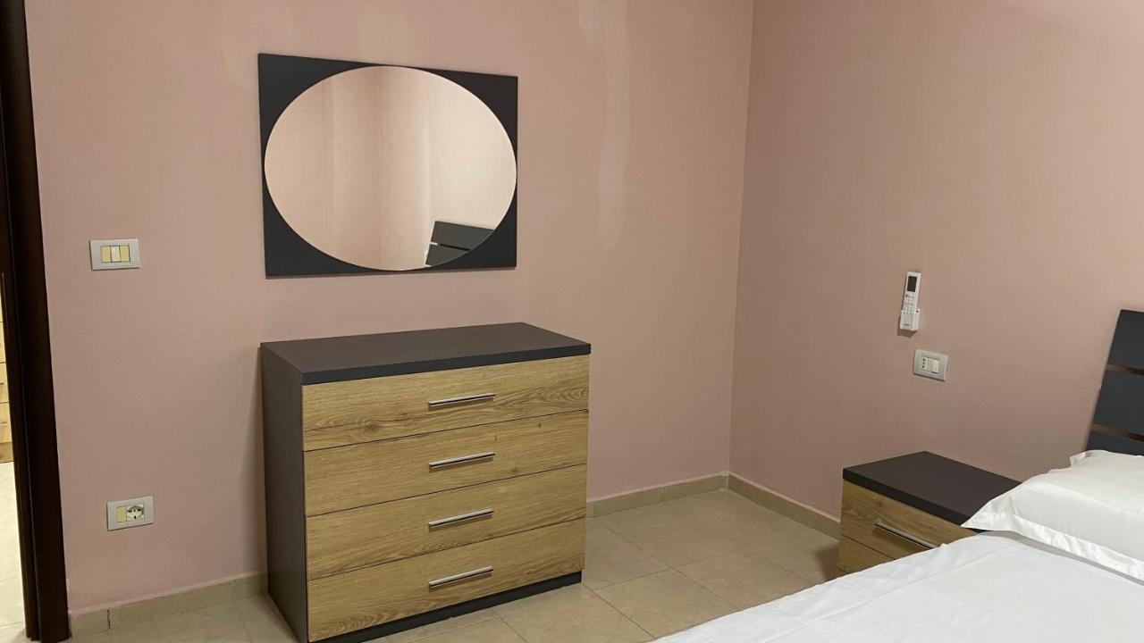 Anna'S Apartament Lushnjë Dış mekan fotoğraf