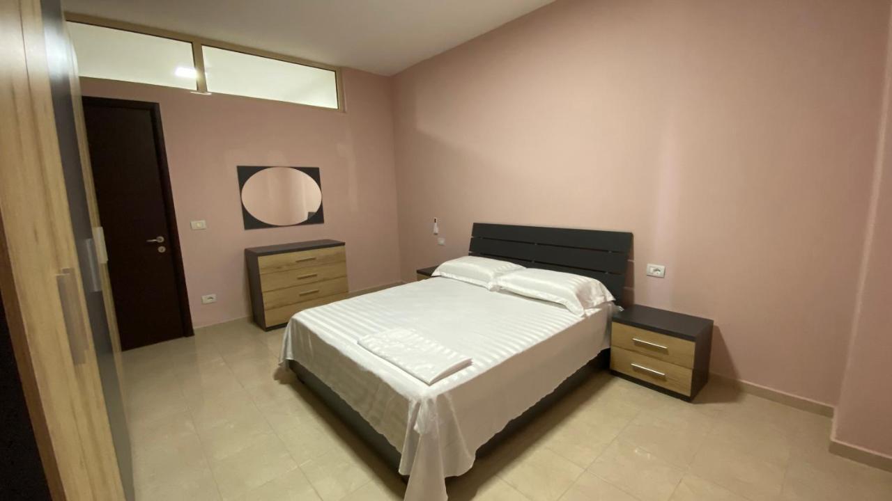 Anna'S Apartament Lushnjë Dış mekan fotoğraf